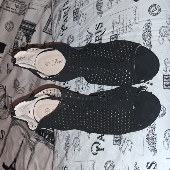 For ever 21 black net heels - Picture 4 of 10
